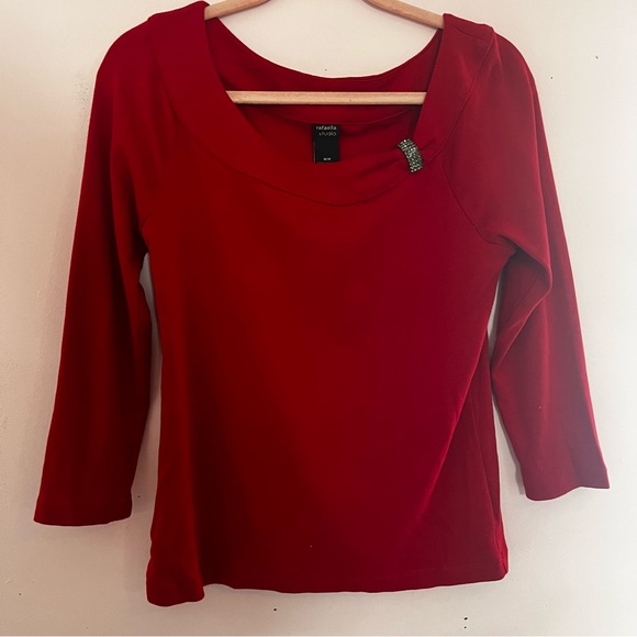 Beautiful red sweater - Picture 2 of 3